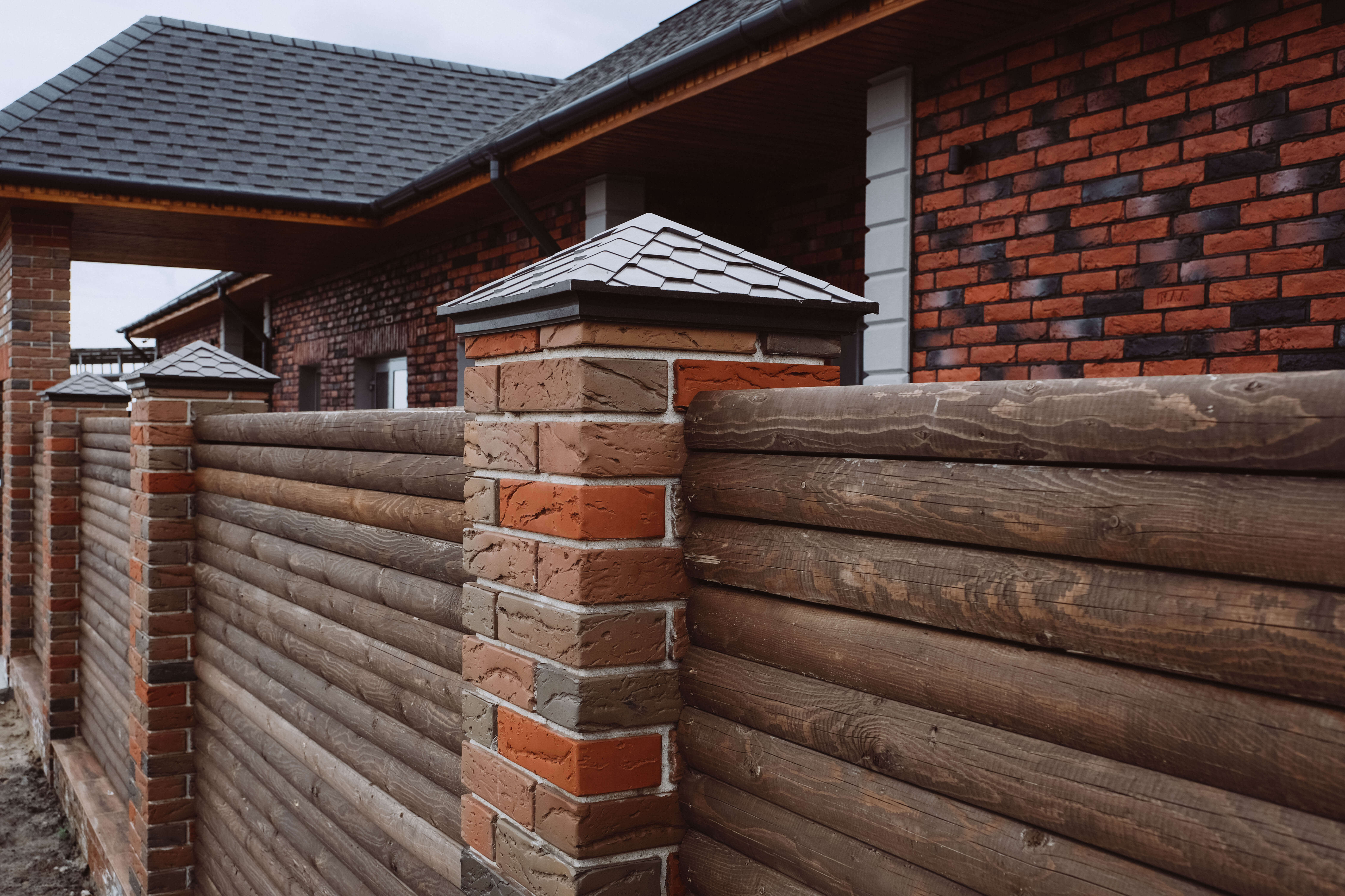 Колпак Zking Эверест Коричневый на столб 1.5х1.5 кирпича (390х390мм) в Минске фото