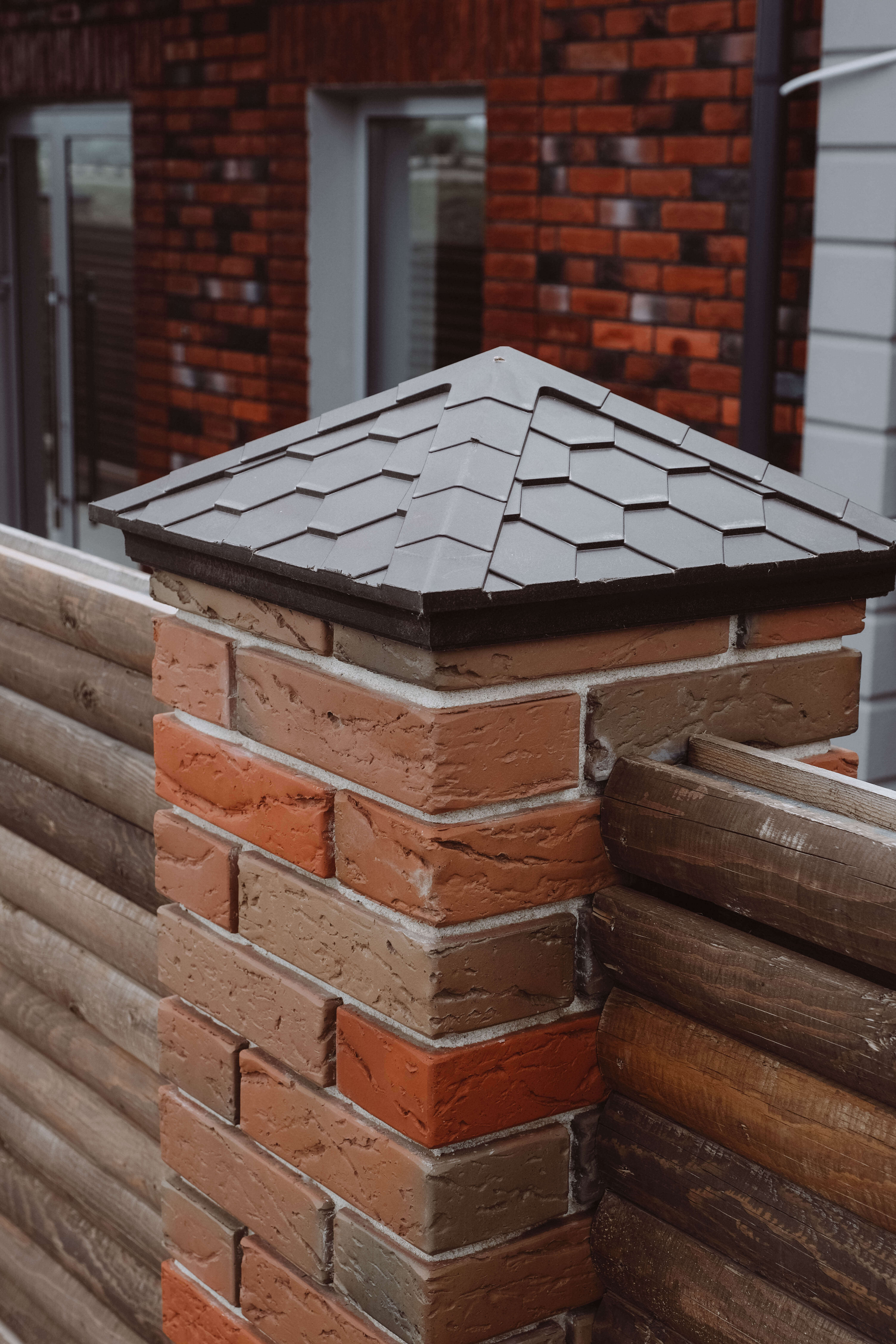 Колпак Zking Эверест Коричневый на столб 1.5х1.5 кирпича (390х390мм) в Минске фото