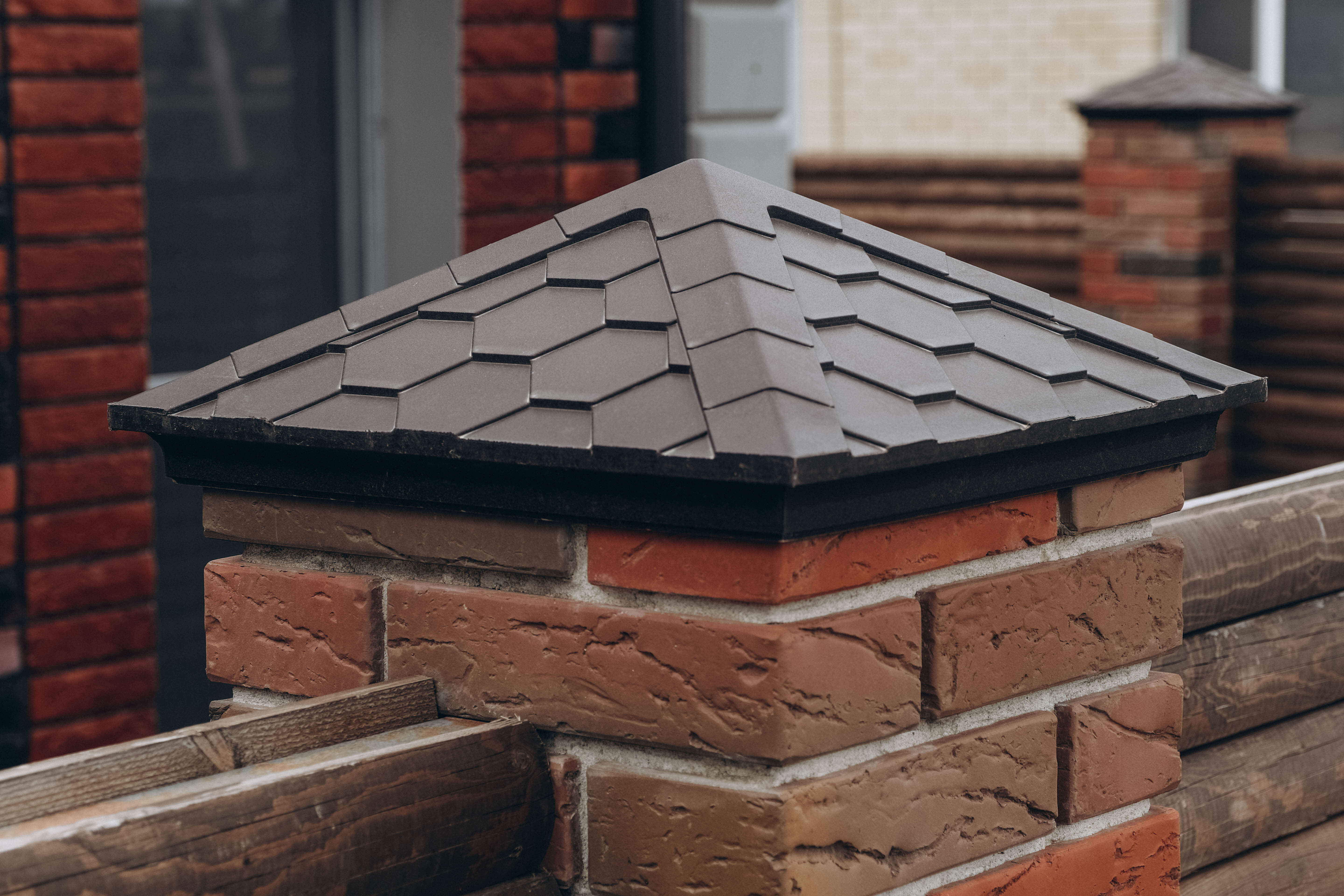 Колпак Zking Эверест Коричневый на столб 1.5х1.5 кирпича (390х390мм) в Минске фото